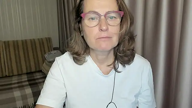 Snapshot of lauraoven chatting on December 2024 10:18:01 AM lauraoven online show from December 2024 10:18:01 AM