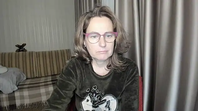 Snapshot of lauraoven chatting on December 2024 05:39:01 PM lauraoven online show from December 2024 05:39:01 PM