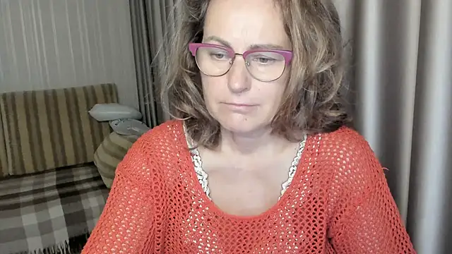Snapshot of lauraoven chatting on December 2024 12:13:01 PM lauraoven online show from December 2024 12:13:01 PM