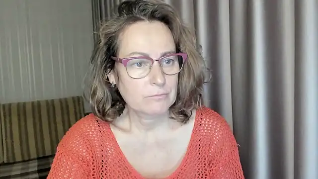 Snapshot of lauraoven chatting on December 2024 12:30:01 PM lauraoven online show from December 2024 12:30:01 PM