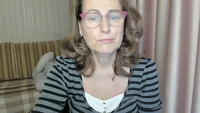 Snapshot of lauraoven chatting on December 2024 10:19:02 AM lauraoven online show from December 2024 10:19:02 AM