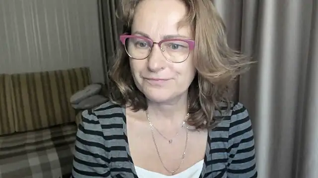 Snapshot of lauraoven chatting on December 2024 12:16:01 PM lauraoven online show from December 2024 12:16:01 PM