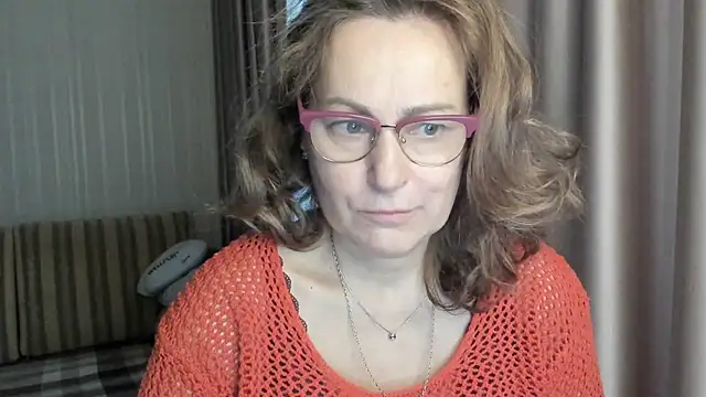 Snapshot of lauraoven chatting on January 2025 08:27:02 AM lauraoven online show from January 2025 08:27:02 AM