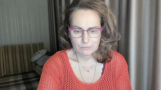 Snapshot of lauraoven chatting on January 2025 03:28:01 PM lauraoven online show from January 2025 03:28:01 PM
