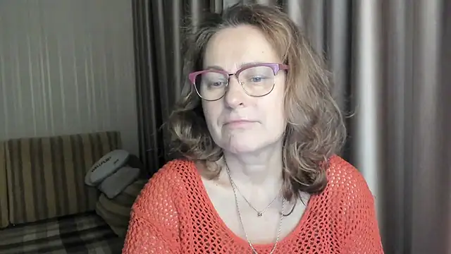 Snapshot of lauraoven chatting on January 2025 07:13:02 PM lauraoven online show from January 2025 07:13:02 PM