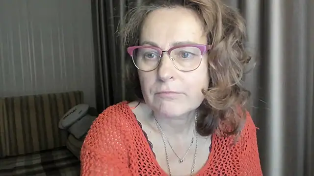 Snapshot of lauraoven chatting on January 2025 06:04:02 PM lauraoven online show from January 2025 06:04:02 PM