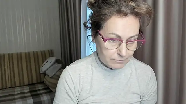 Snapshot of lauraoven chatting on January 2025 09:19:02 AM lauraoven online show from January 2025 09:19:02 AM