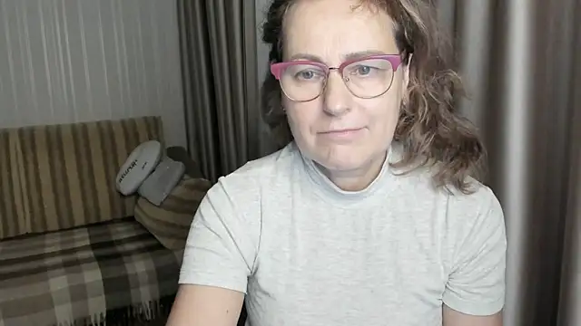 Snapshot of lauraoven chatting on January 2025 03:47:02 PM lauraoven online show from January 2025 03:47:02 PM