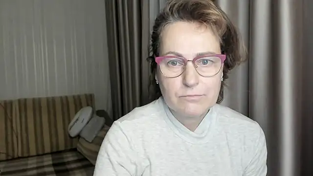 Snapshot of lauraoven chatting on January 2025 05:01:01 PM lauraoven online show from January 2025 05:01:01 PM