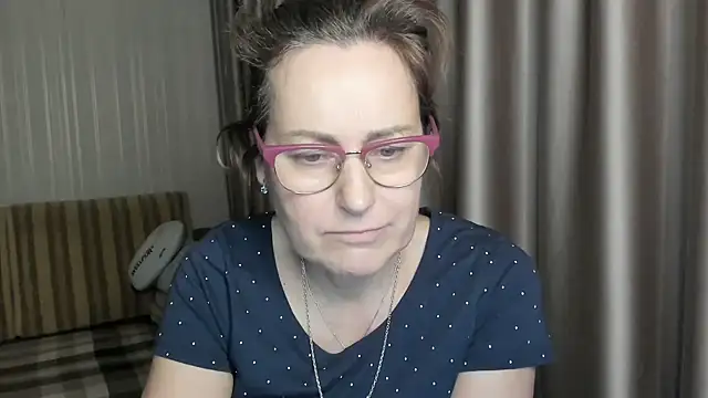 Snapshot of lauraoven chatting on January 2025 07:12:01 PM lauraoven online show from January 2025 07:12:01 PM
