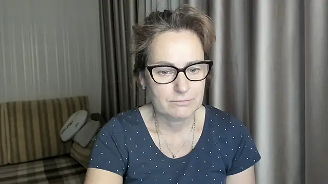 Snapshot of lauraoven chatting on January 2025 07:38:01 PM lauraoven online show from January 2025 07:38:01 PM