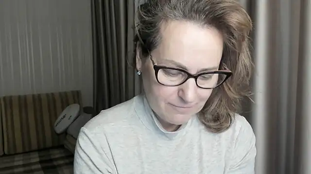 Snapshot of lauraoven chatting on January 2025 03:05:02 PM lauraoven online show from January 2025 03:05:02 PM
