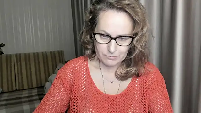 Snapshot of lauraoven chatting on January 2025 04:16:01 PM lauraoven online show from January 2025 04:16:01 PM
