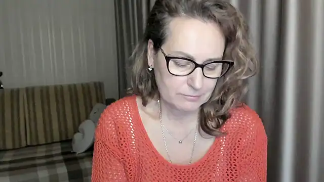 Snapshot of lauraoven chatting on January 2025 05:28:01 PM lauraoven online show from January 2025 05:28:01 PM