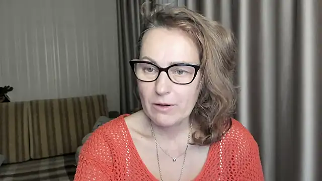 Snapshot of lauraoven chatting on January 2025 05:32:01 PM lauraoven online show from January 2025 05:32:01 PM