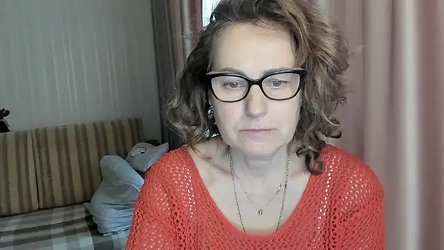 Snapshot of lauraoven chatting on February 2025 10:54:02 AM lauraoven online show from February 2025 10:54:02 AM