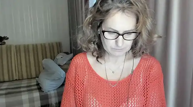 Snapshot of lauraoven chatting on February 2025 01:59:02 PM lauraoven online show from February 2025 01:59:02 PM