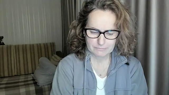 Snapshot of lauraoven chatting on February 2025 04:58:01 PM lauraoven online show from February 2025 04:58:01 PM