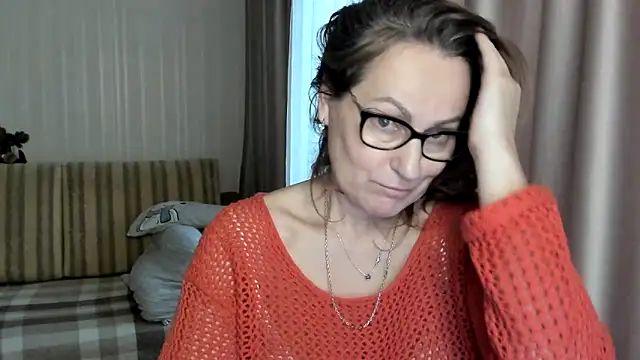 Snapshot of lauraoven chatting on February 2025 01:01:01 PM lauraoven online show from February 2025 01:01:01 PM