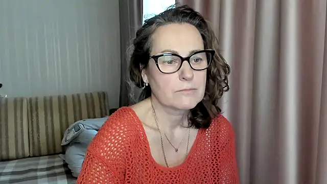 Snapshot of lauraoven chatting on February 2025 09:20:02 AM lauraoven online show from February 2025 09:20:02 AM