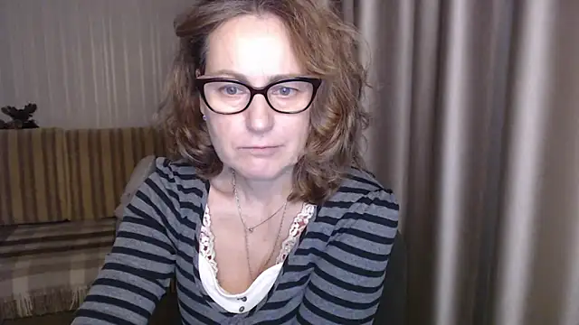 Snapshot of lauraoven chatting on February 2025 06:19:02 PM lauraoven online show from February 2025 06:19:02 PM