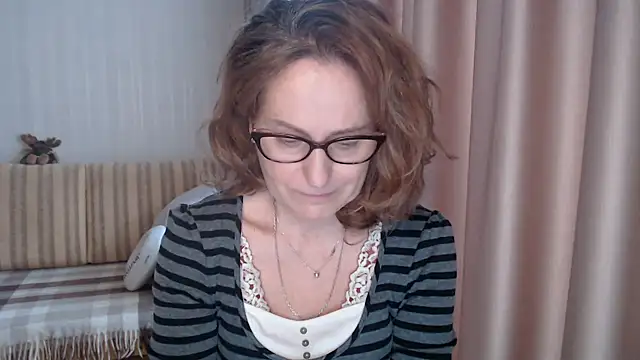 Snapshot of lauraoven chatting on February 2025 08:31:02 AM lauraoven online show from February 2025 08:31:02 AM