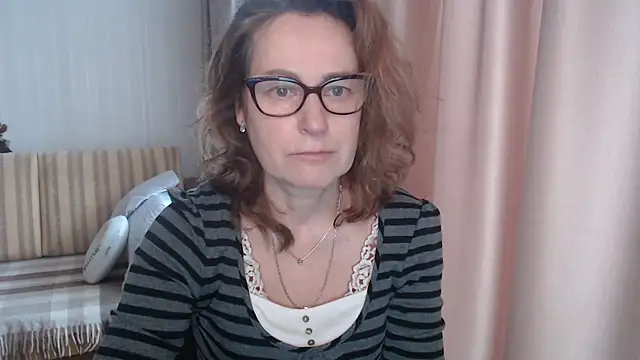 Snapshot of lauraoven chatting on February 2025 09:24:02 AM lauraoven online show from February 2025 09:24:02 AM