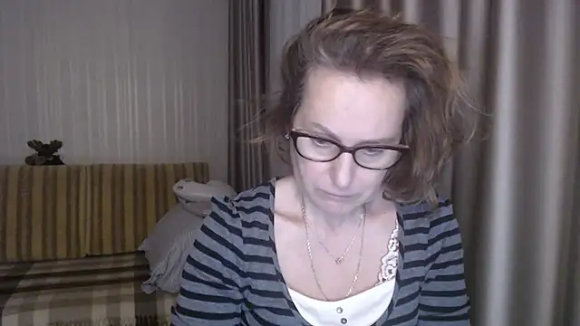 Snapshot of lauraoven chatting on February 2025 05:43:01 PM lauraoven online show from February 2025 05:43:01 PM