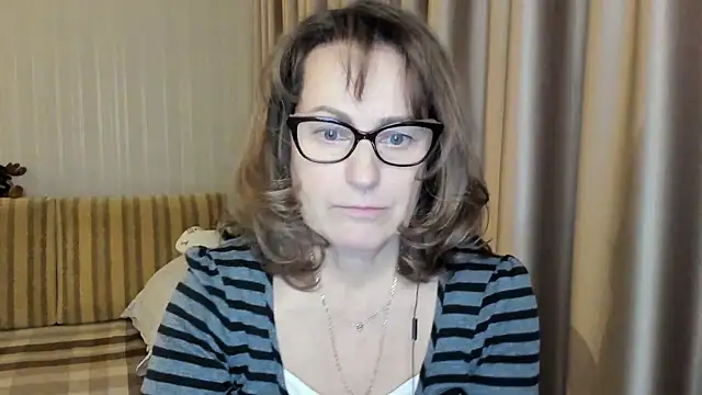 Snapshot of lauraoven chatting on February 2025 04:22:01 PM lauraoven online show from February 2025 04:22:01 PM