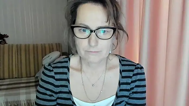 Snapshot of lauraoven chatting on February 2025 01:19:02 PM lauraoven online show from February 2025 01:19:02 PM