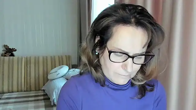 Snapshot of lauraoven chatting on February 2025 01:35:02 PM lauraoven online show from February 2025 01:35:02 PM