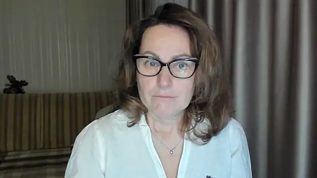 Snapshot of lauraoven chatting on February 2025 04:15:01 PM lauraoven online show from February 2025 04:15:01 PM