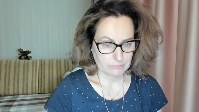 Snapshot of lauraoven chatting on March 2025 12:45:01 PM lauraoven online show from March 2025 12:45:01 PM