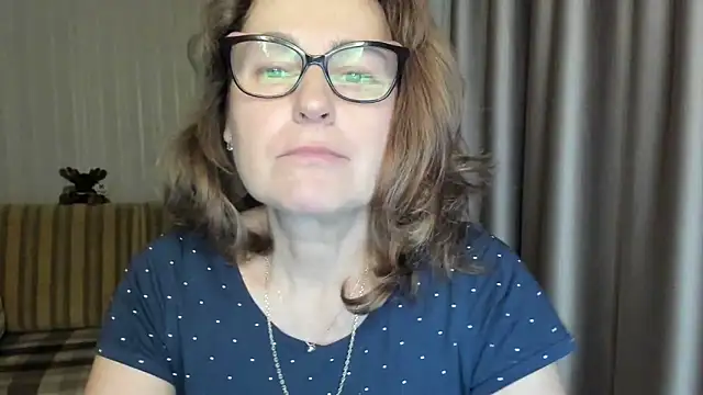 Snapshot of lauraoven chatting on March 2025 05:27:02 PM lauraoven online show from March 2025 05:27:02 PM