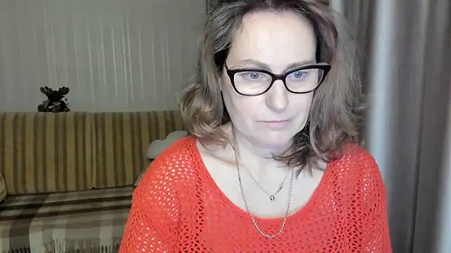 Snapshot of lauraoven chatting on March 2025 04:42:02 PM lauraoven online show from March 2025 04:42:02 PM