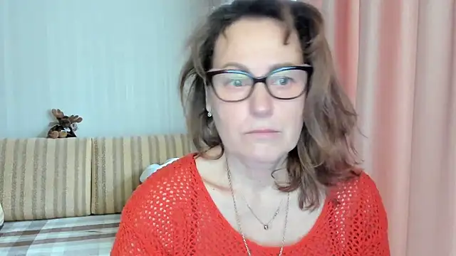 Snapshot of lauraoven chatting on March 2025 07:32:02 AM lauraoven online show from March 2025 07:32:02 AM
