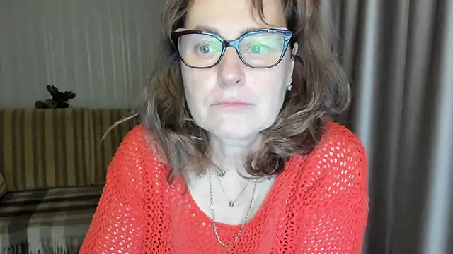 Snapshot of lauraoven chatting on March 2025 05:50:02 PM lauraoven online show from March 2025 05:50:02 PM