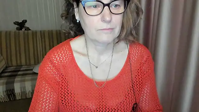 Snapshot of lauraoven chatting on March 2025 06:54:02 AM lauraoven online show from March 2025 06:54:02 AM