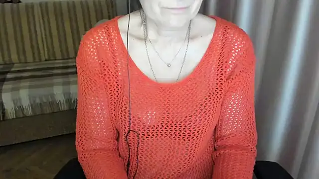 Snapshot of lauraoven chatting on March 2025 02:45:01 PM lauraoven online show from March 2025 02:45:01 PM