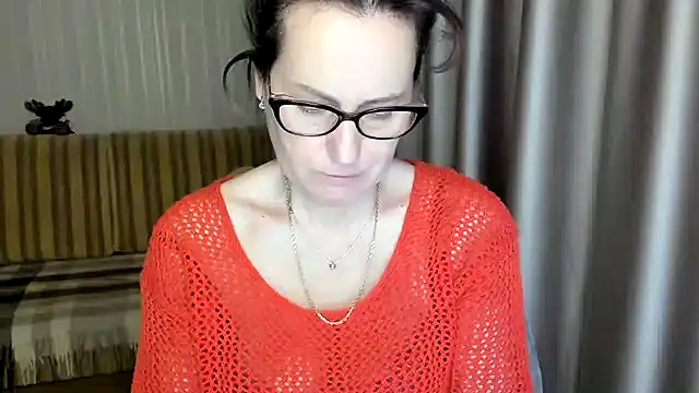 Snapshot of lauraoven chatting on March 2025 05:50:01 PM lauraoven online show from March 2025 05:50:01 PM