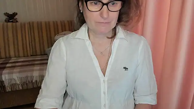 Snapshot of lauraoven chatting on March 2025 12:23:02 PM lauraoven online show from March 2025 12:23:02 PM