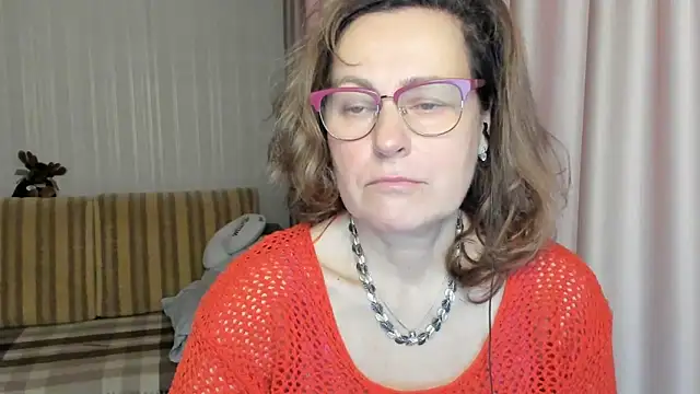 Snapshot of lauraoven chatting on March 2025 09:02:01 AM lauraoven online show from March 2025 09:02:01 AM