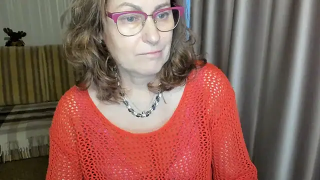 Snapshot of lauraoven chatting on March 2025 03:38:02 PM lauraoven online show from March 2025 03:38:02 PM