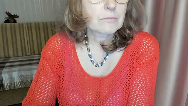 Snapshot of lauraoven chatting on March 2025 02:05:02 PM lauraoven online show from March 2025 02:05:02 PM
