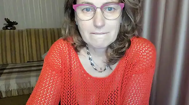 Snapshot of lauraoven chatting on March 2025 03:39:02 PM lauraoven online show from March 2025 03:39:02 PM