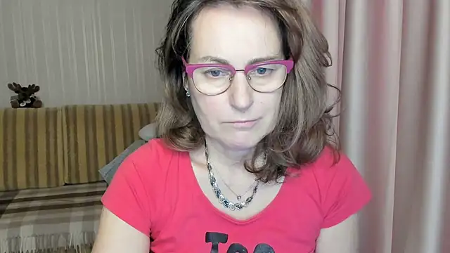 Snapshot of lauraoven chatting on March 2025 01:08:01 PM lauraoven online show from March 2025 01:08:01 PM