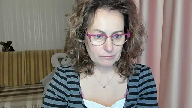 Snapshot of lauraoven chatting on March 2025 09:42:01 AM lauraoven online show from March 2025 09:42:01 AM