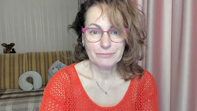 Snapshot of lauraoven chatting on March 2025 07:29:02 AM lauraoven online show from March 2025 07:29:02 AM