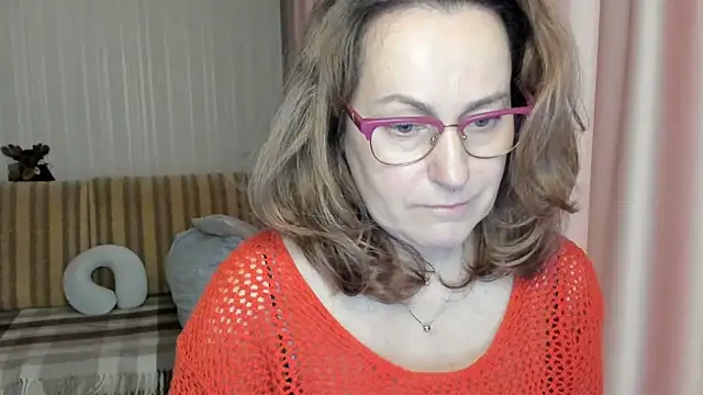 Snapshot of lauraoven chatting on March 2025 07:14:01 AM lauraoven online show from March 2025 07:14:01 AM