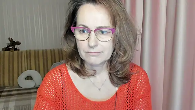 Snapshot of lauraoven chatting on March 2025 10:21:02 AM lauraoven online show from March 2025 10:21:02 AM